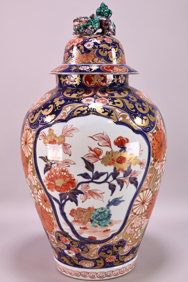 古伊万里 大明成化年製銘 牡丹唐獅子図 大壺 金彩 獅子摘蓋 54㎝ BJ179