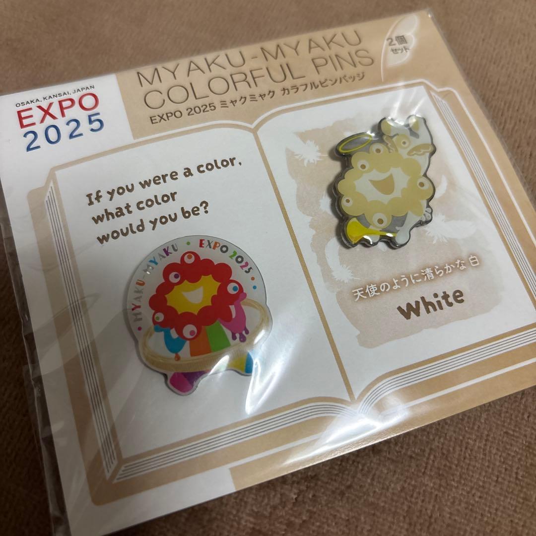 ミャクミャク カラフルピンバッジ ホワイト 天使 - メルカリ