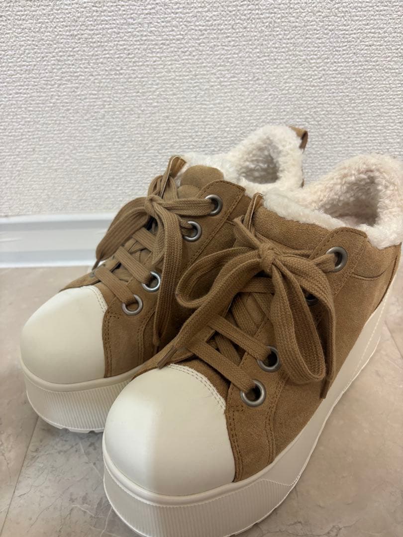 短時間着用美品】鈴木亜美さんプロデュースもこもこスニーカー - メルカリ