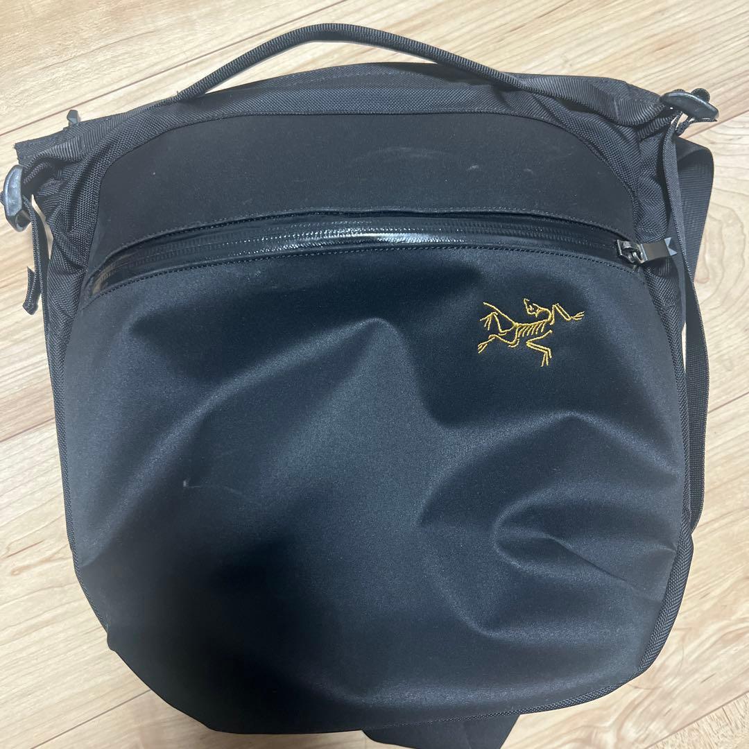 アークテリクスArc'teryx ブラックショルダーバッグ　アロー8 ARC'TERYX（アークテリクス） Arro 8 Shoulder Bag アロー 8