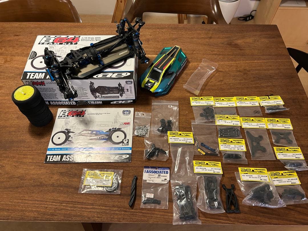 Associated B64 4WD バギー　アソシエイテッド　ラジコン RC10B64 Team Kit - Associated Electrics