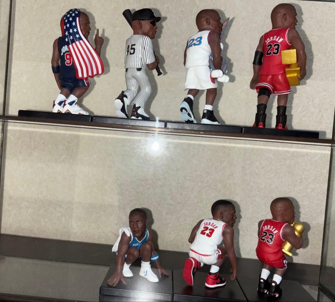 フィギュア　ジョーダン NBAシカゴ・ブルズのホームユニフォームを着た「マイケル・ジョーダン