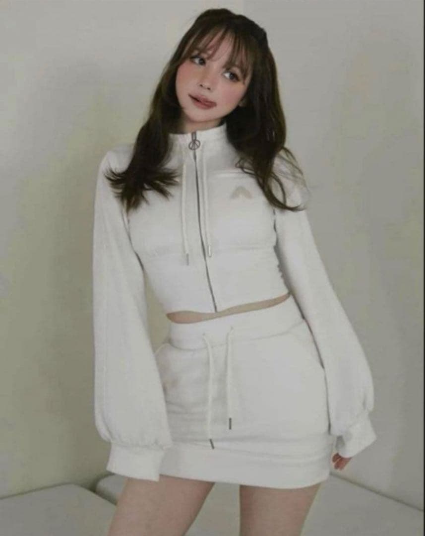 andmary Willow line tops & mini skirt - メルカリ