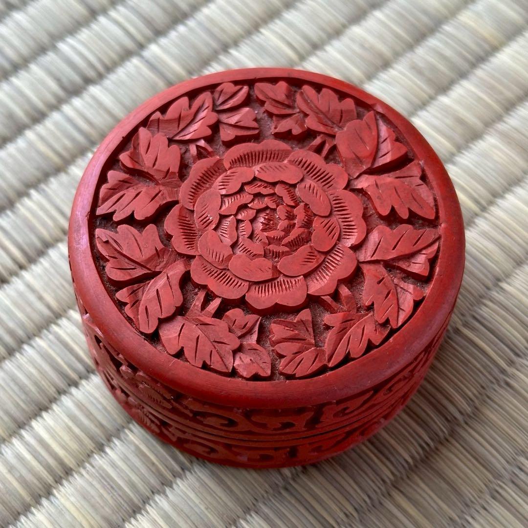 堆朱 牡丹唐草文【香合】蓋物 漆塗 朱漆 内黒 茶道具 香道具 中国美術