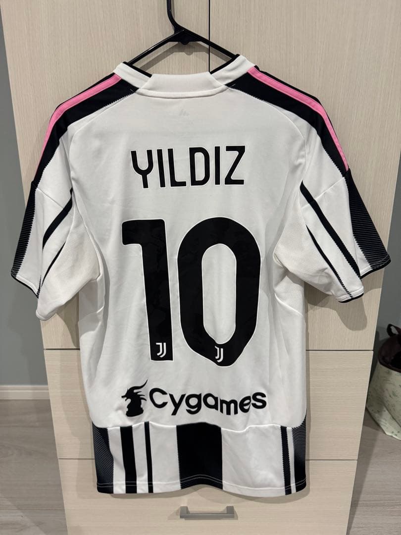 値下げしました！ユベントス正規ユニフォーム YILDIZ 10 番 Mサイズ ユベントス サッカー ユニフォーム 2025-26 ケナン・ユルディズ#10