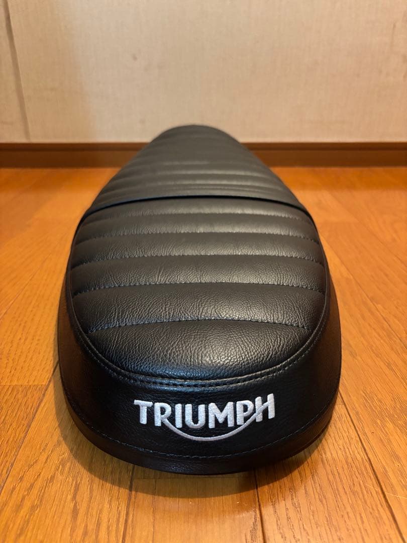 TRIUMPH トライアンフ シート ベンチシート ブラック 水冷ボンネビル系