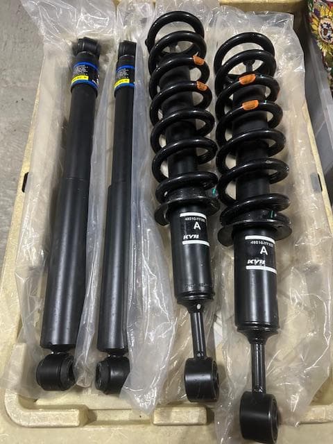 ハイラックスGRグレード　純正サスペンション 50km走行のみ使用 HILUX【ハイラックス】 一部改良＆新グレード Z 