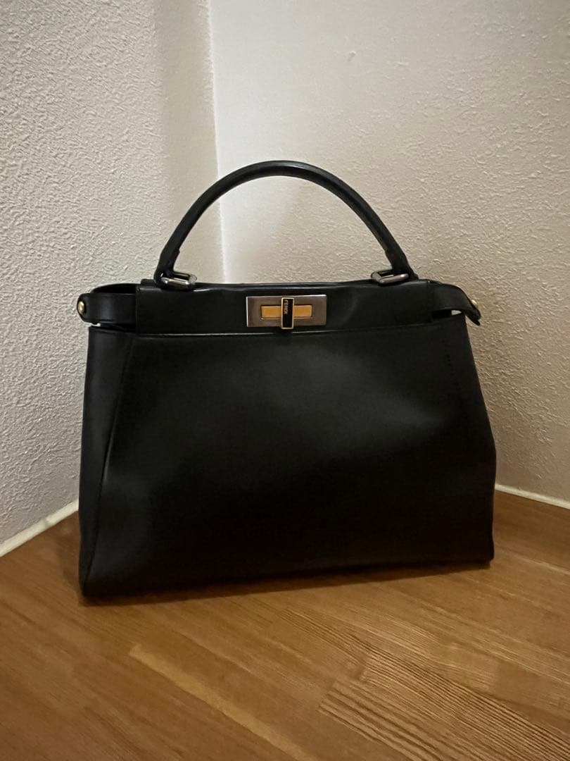 フェンディ FENDI ピーカブー ゴールド 金具 レザー 革 バッグ 黒