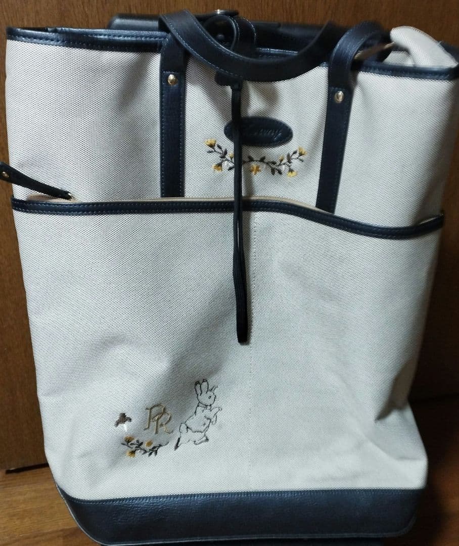 スワニー　ピーターラビット刺繍付きキャリーケース ピーターラビットとスワニーのコラボレーションバッグが新発売