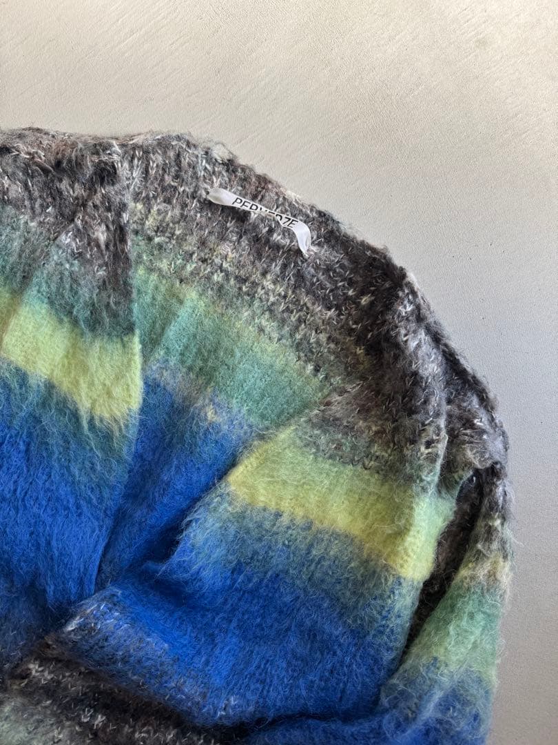 【ぐりこ】PERVERZE 長袖カーディガン 青・緑・灰色 PERVERZE（パーバーズ）の「Gradient Stripe Wide Cardigan