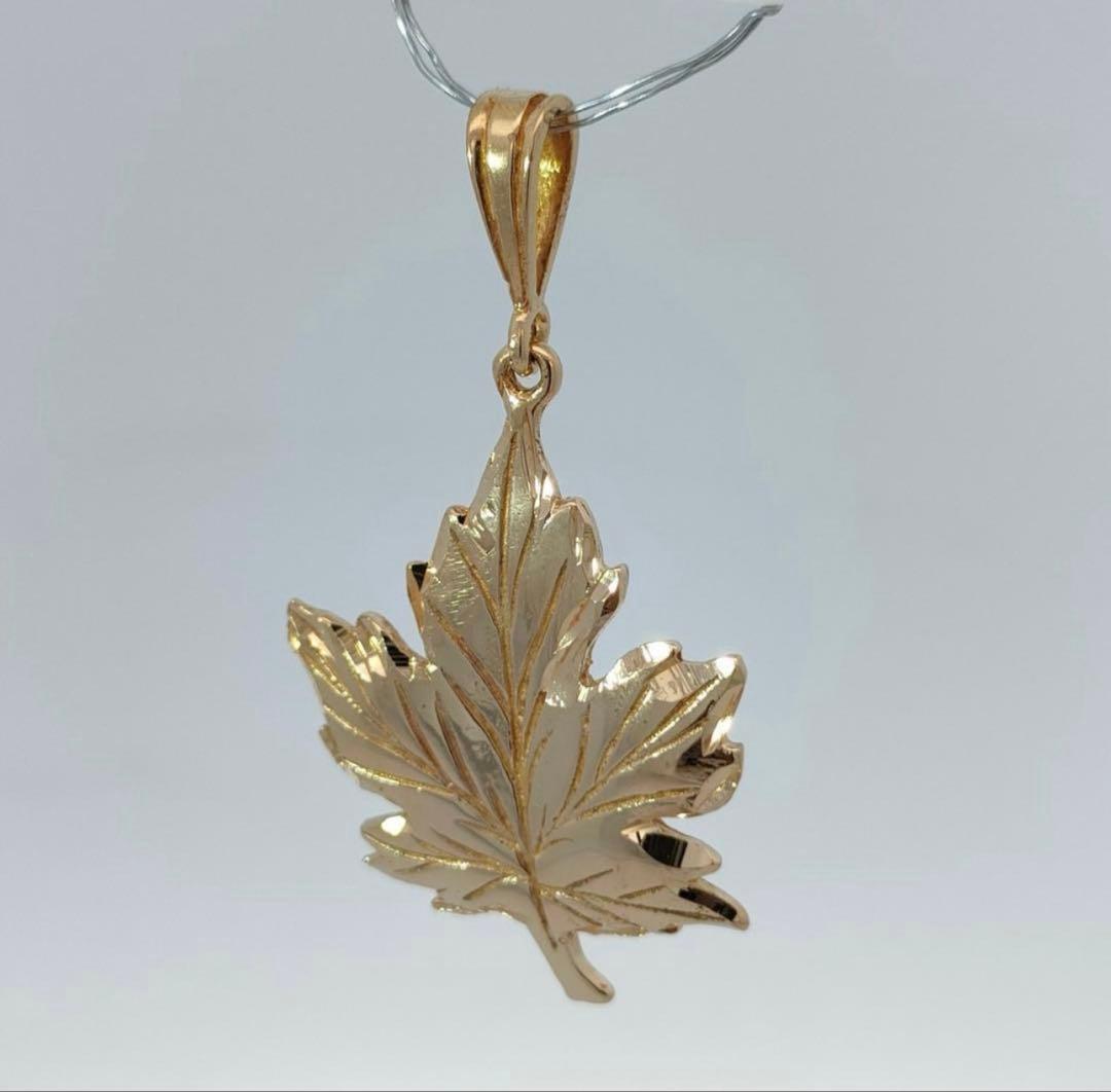 t*o様 18金 K18 カエデ 葉っぱ デザインネックレストップ 3.8g