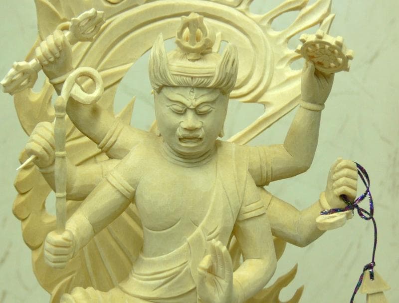 決算大特価中　仏像◆桧材 烏枢沙摩明王6寸◆五大明王 トイレの神様 Amazon｜【烏枢沙摩明王像】 高さ23cmトイレの神様 災厄除け 開運