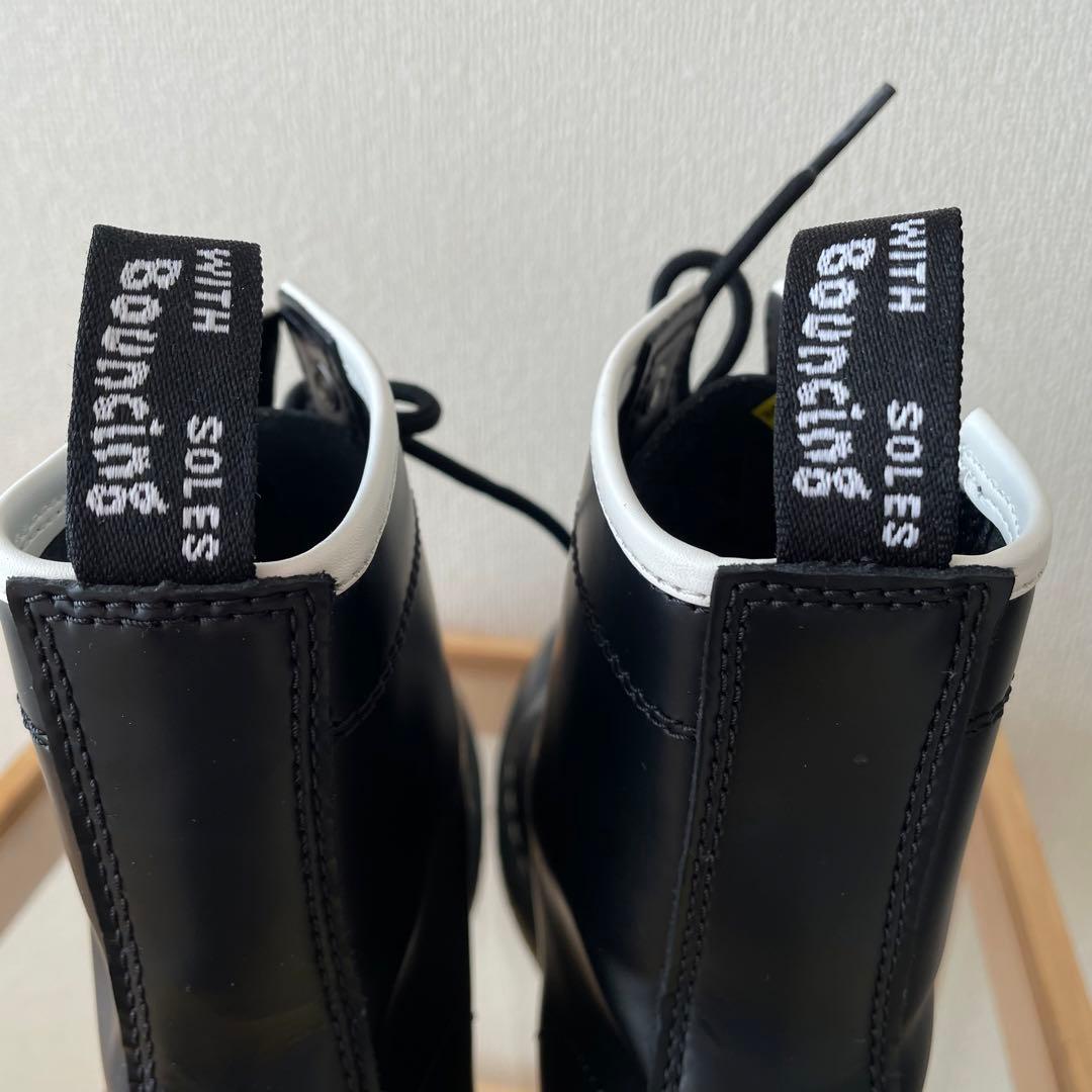 24.0】ドクターマーチン ZIP 8ホールブーツ 日本限定 ホワイトステッチ