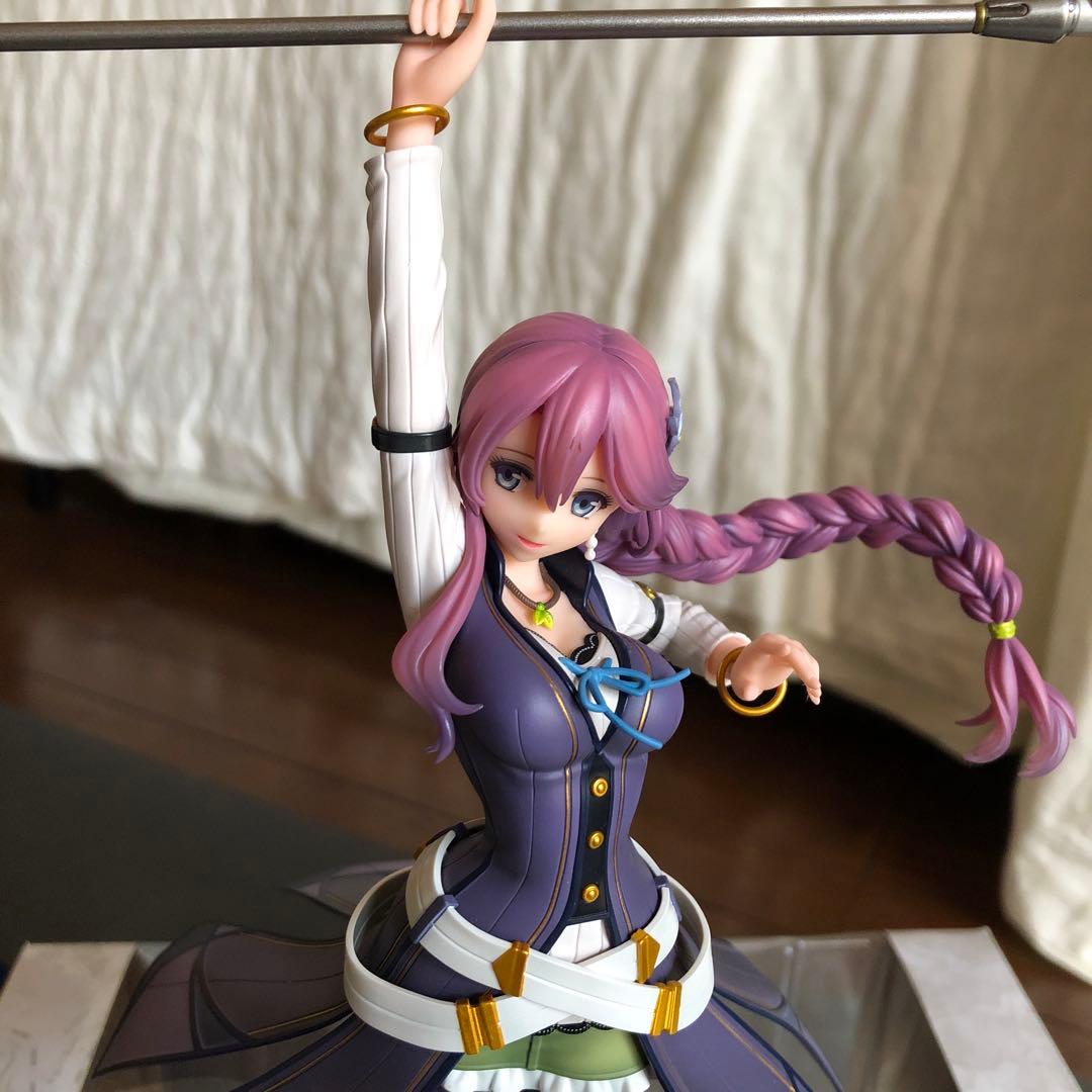 エマ・ミルスティン　フィギュア エマ・ミルスティン（1/8スケール） | 日本ファルコム 公式サイト