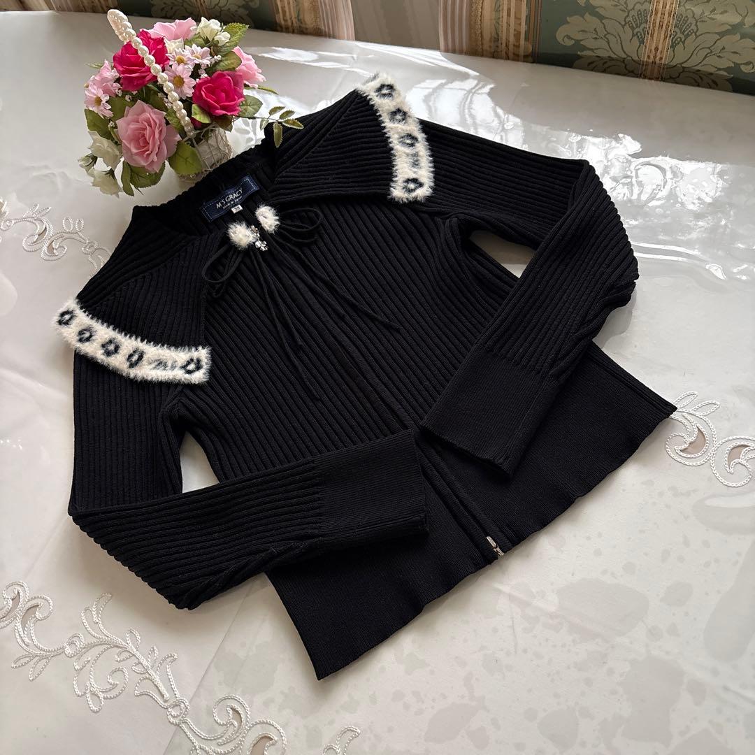 エムズグレイシー ロゴ入りお花モチーフデザインダブルジップ