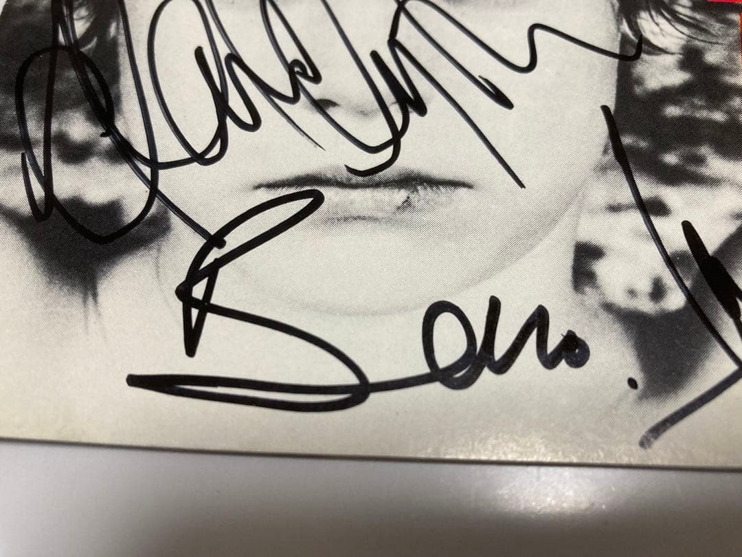 レア u2 直筆サインCD WAR bono edge Larry adam - メルカリ