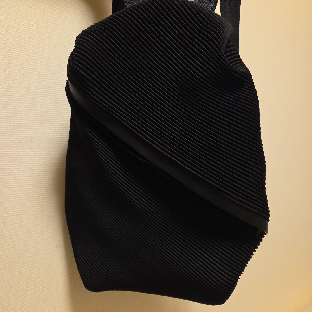 プリーツプリーズ イッセイミヤケ バイアスプリーツバックパック 黒