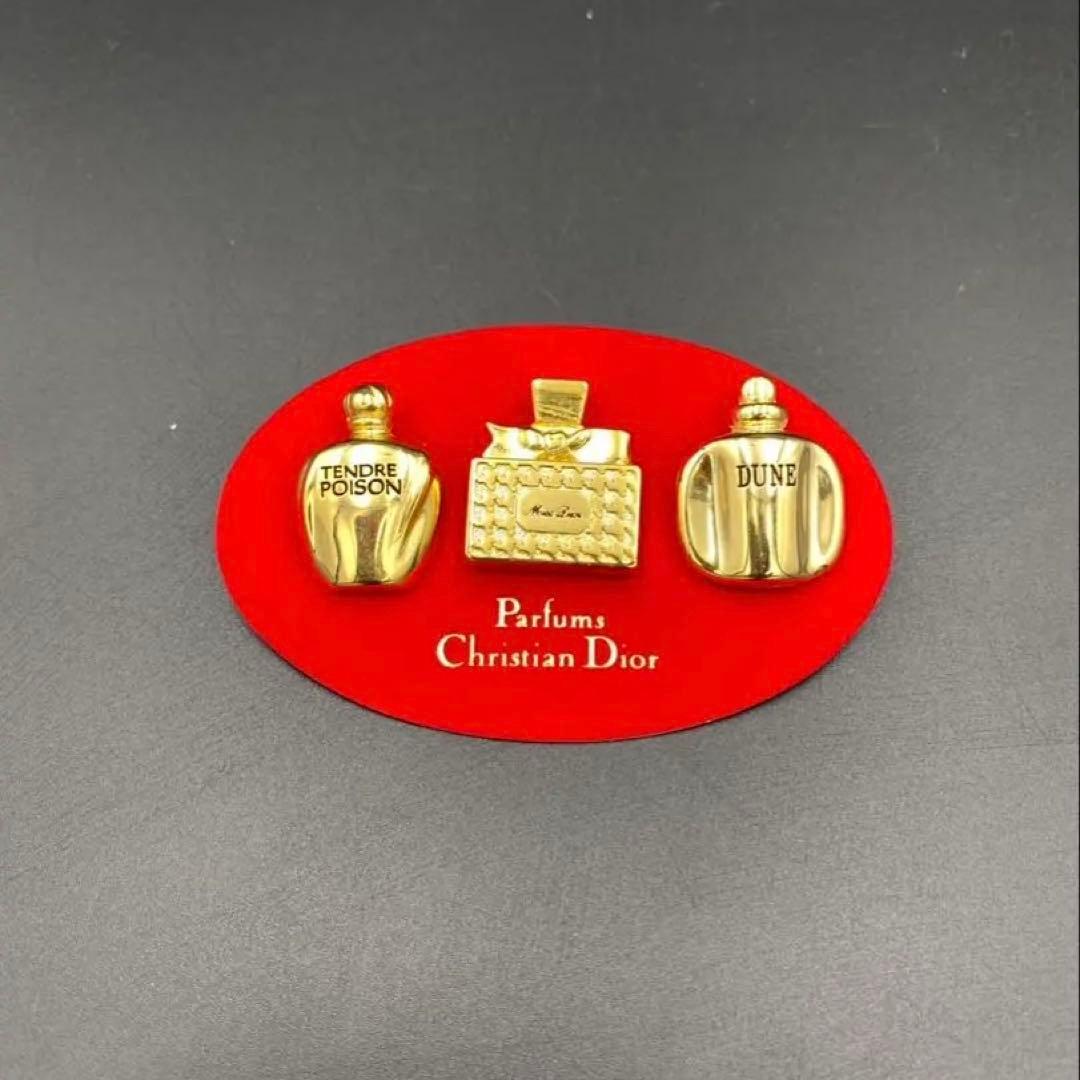 正規品】クリスチャン・ディオール 香水瓶 ピンバッジ3個セット - メルカリ