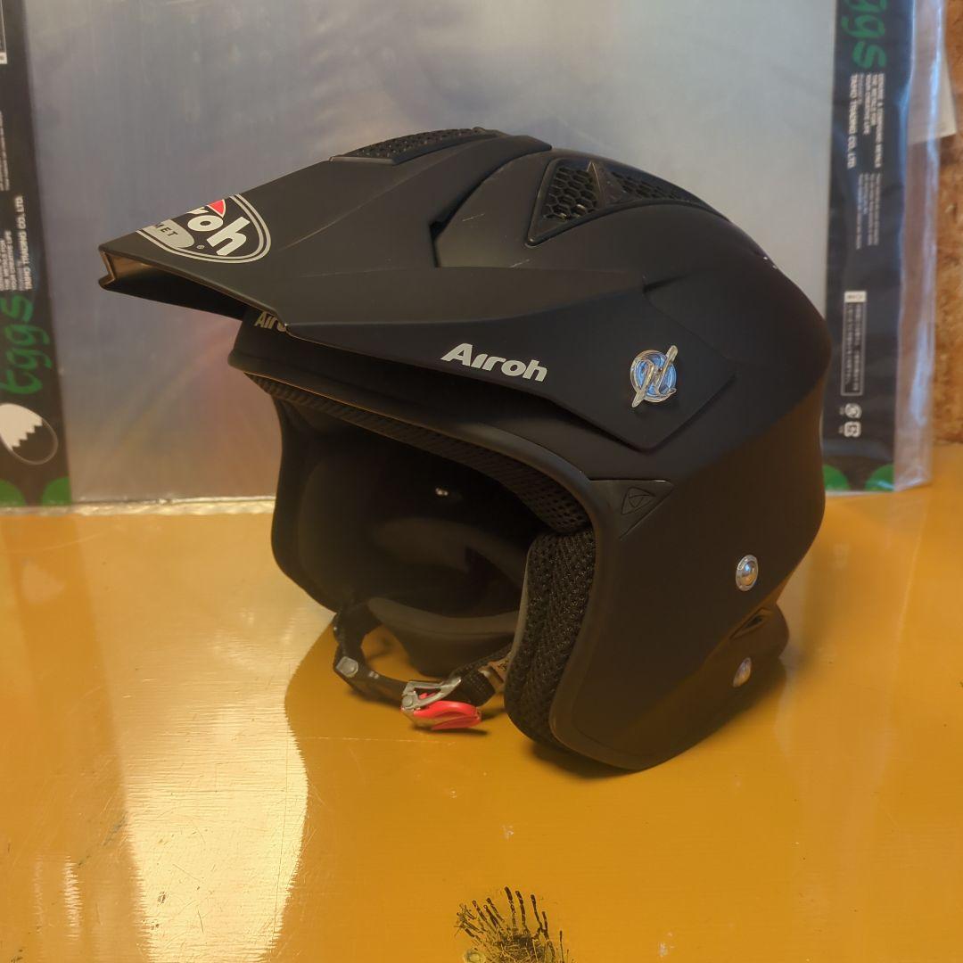 Airoh ジェットヘルメット マットブラック Airoh Twist 3 カラー ヘルメット ブラック マット | MotoStorm [jp]