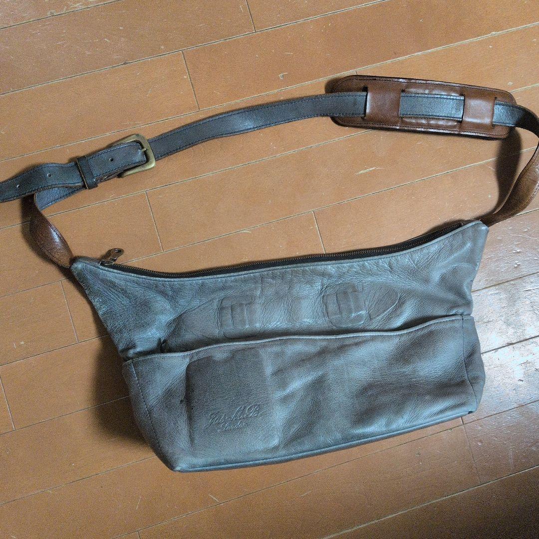 Jas M.B. London ショルダーバッグ 立体エンボス加工 真鍮 - メルカリ