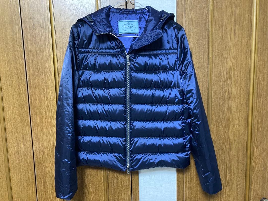 PRADA フード付きダウンジャケット ネイビ－ Mサイズ 美品 - メルカリ