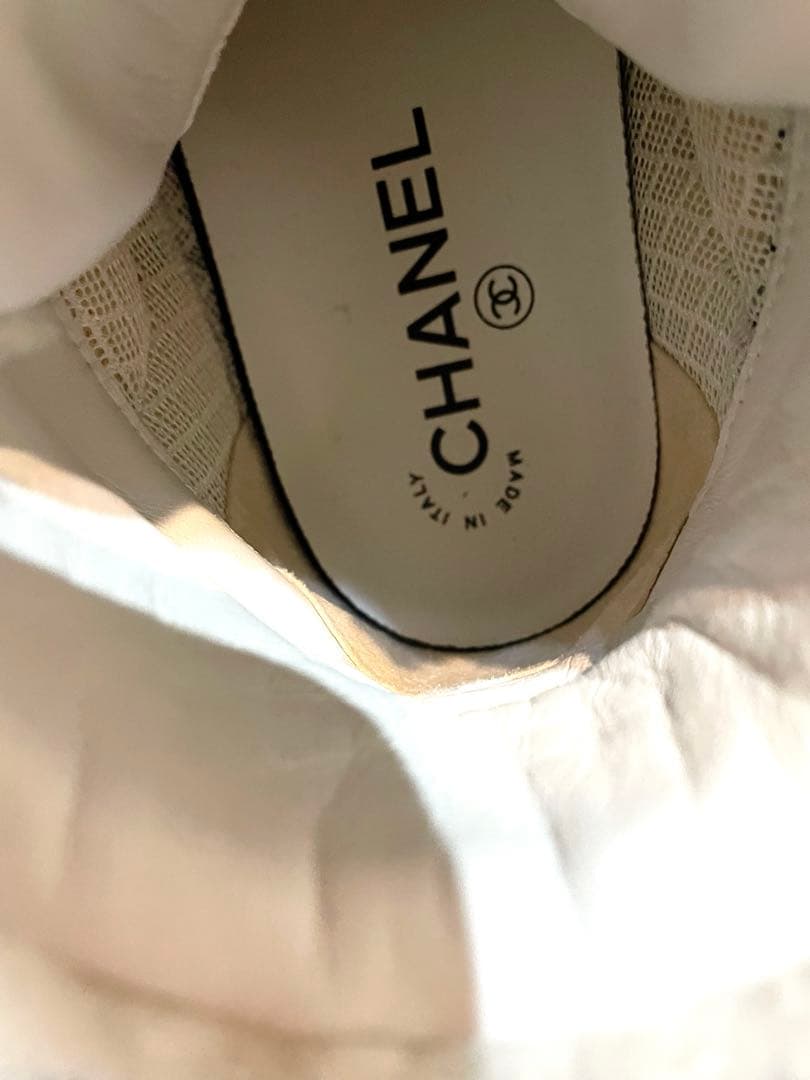 CHANEL ムートン ボア ハイカットスニーカー - メルカリ
