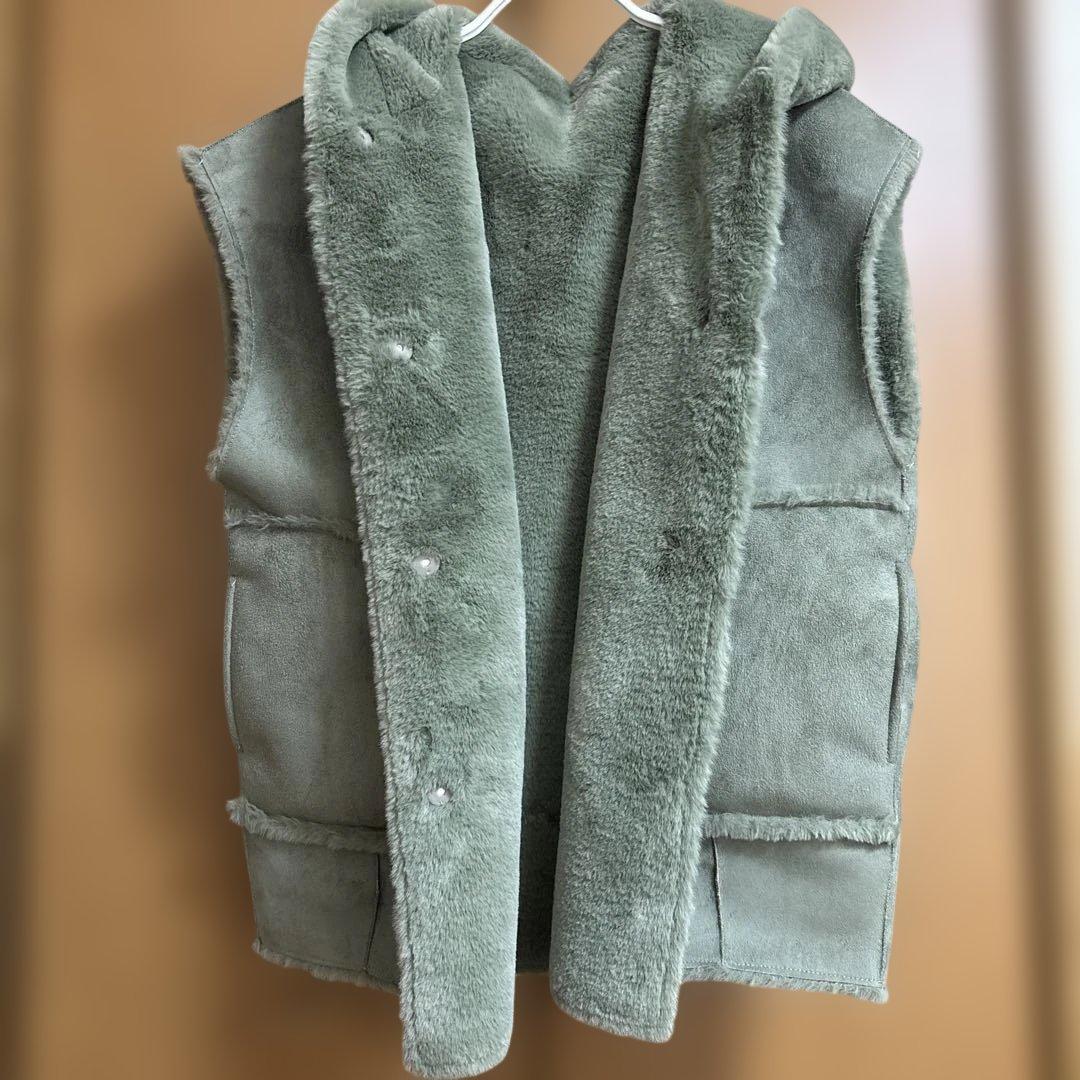 スリードッツ リバーシブル ムートンベスト