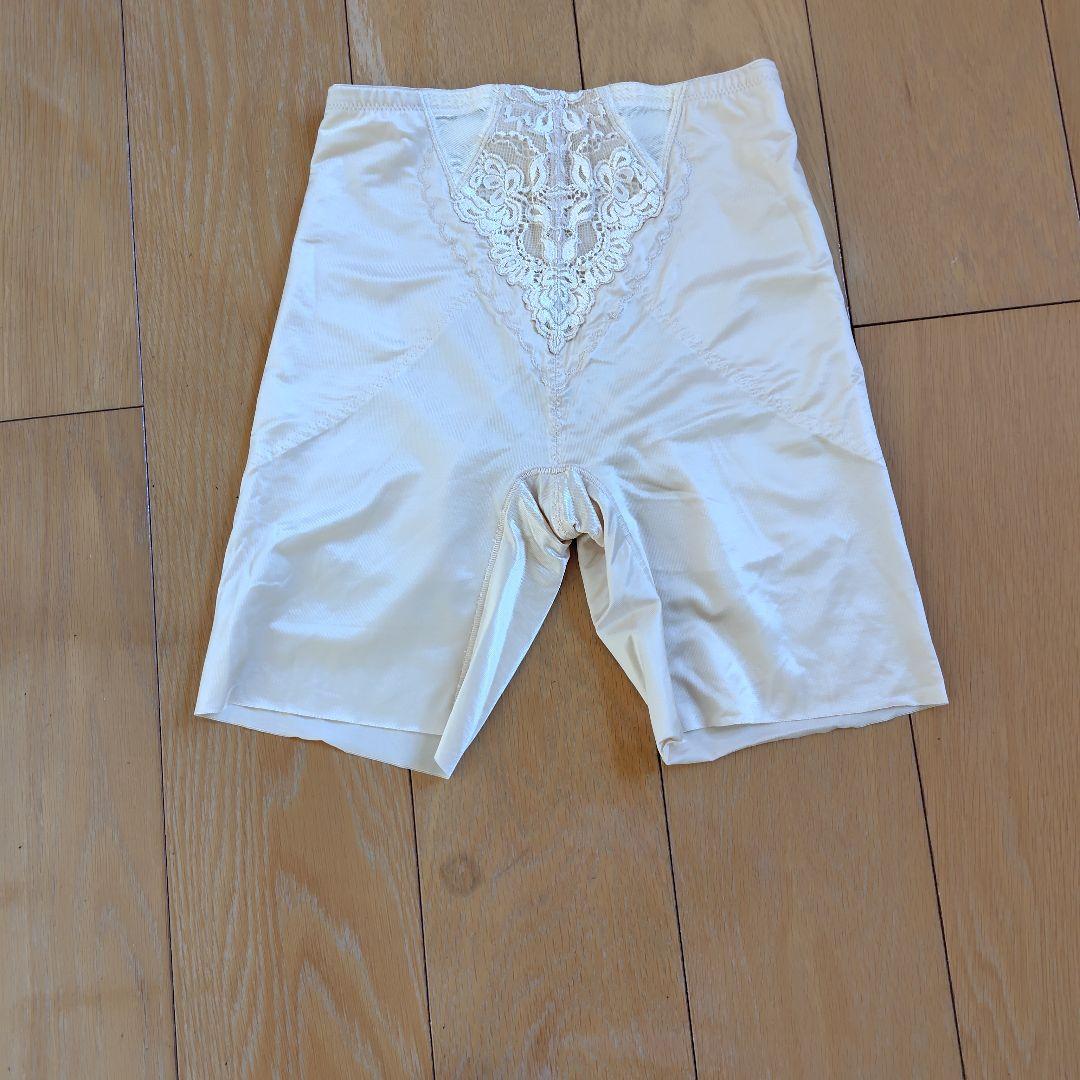 骨盤ガードル 76 ベージュ レース装飾 - メルカリ