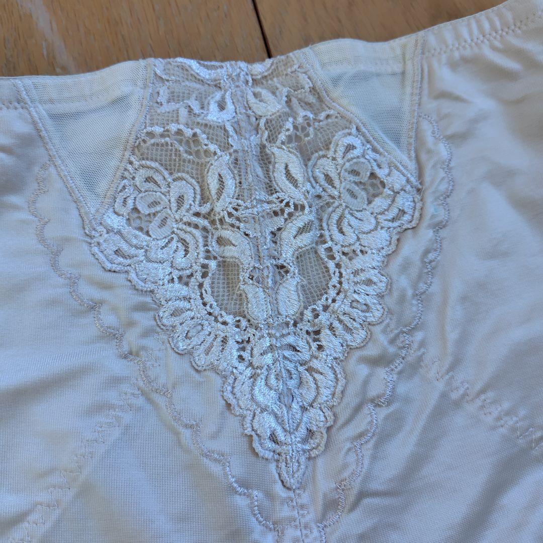 骨盤ガードル 76 ベージュ レース装飾 - メルカリ