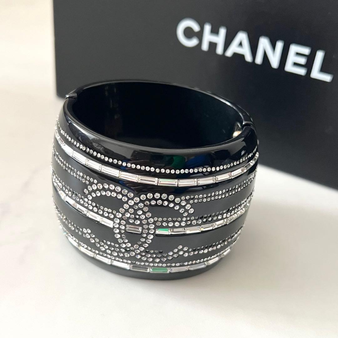 シャネル ココマーク ラインストーン バングル ブレスレット 黒 マグネット式 渋谷並木橋店】CHANEL シャネル バングル No.5 ココマーク ライン