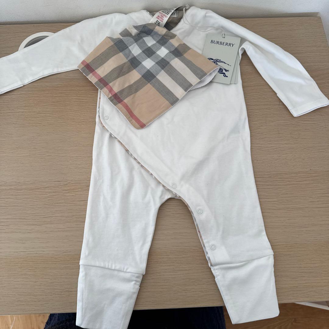 BURBERRYロンパース 3M ホワイト新品タグ付き - メルカリ