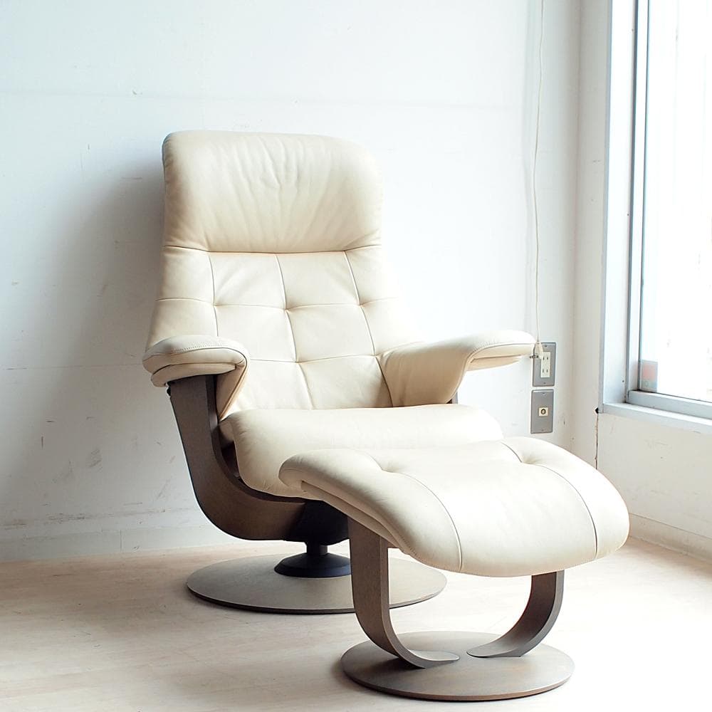 カリモク 「ザ・ファースト」 本革 リクライニングチェア オットマン付き karimoku(カリモク)のTHE FIRST(ザ・ファースト) 本革 リクライニング