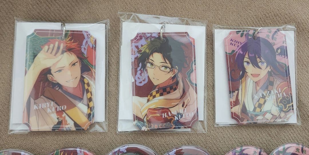 あんスタ 紅月 敬人 紅郎 颯馬 缶バッジ 痛バ ラゲッジチャーム - メルカリ