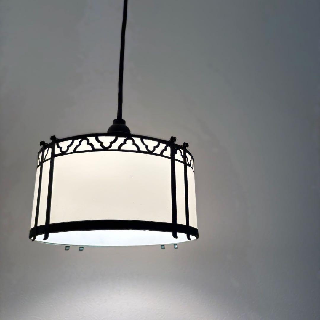 昭和レトロ 金属製飾枠 乳白ガラス ミルクガラス ペンダントライト 電