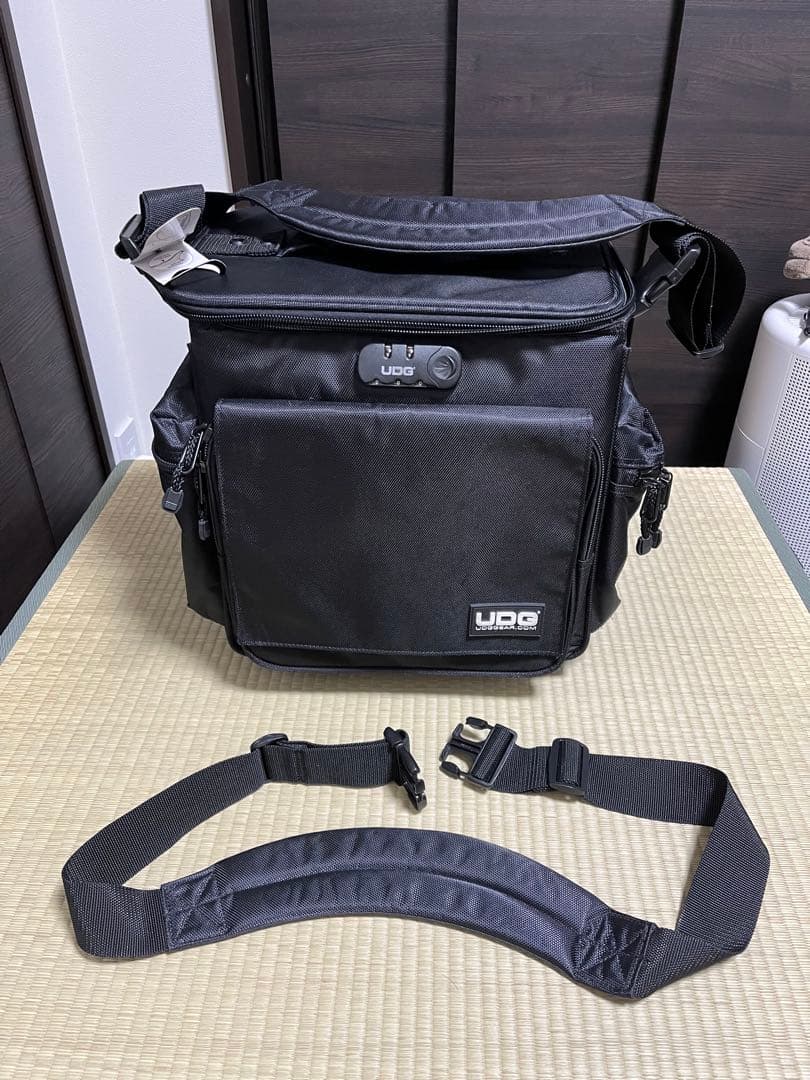 UDGレコードバッグ UltimateSlingBagTrolleyDeLuxe - メルカリ