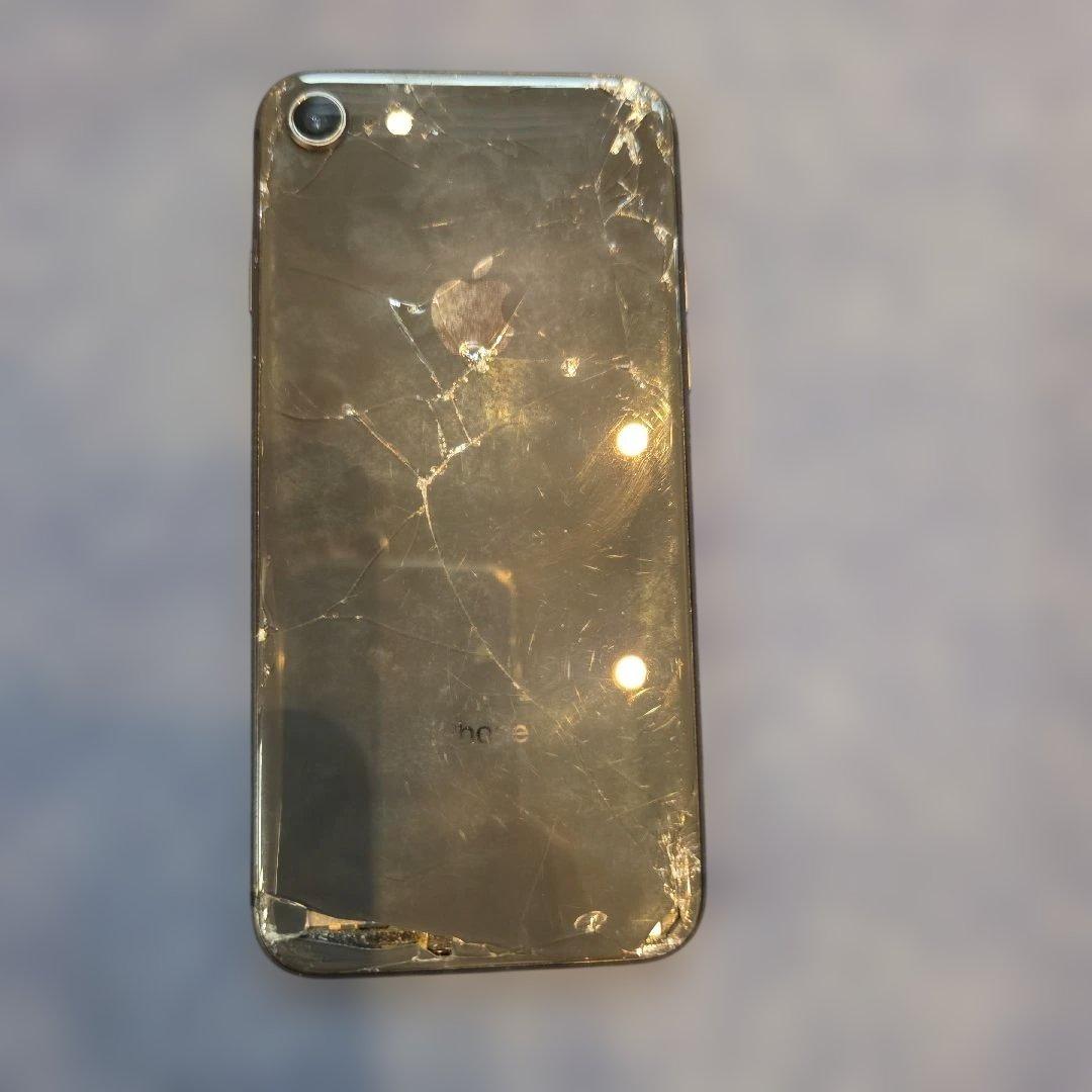 iPhone8 本体 ひび割れあり