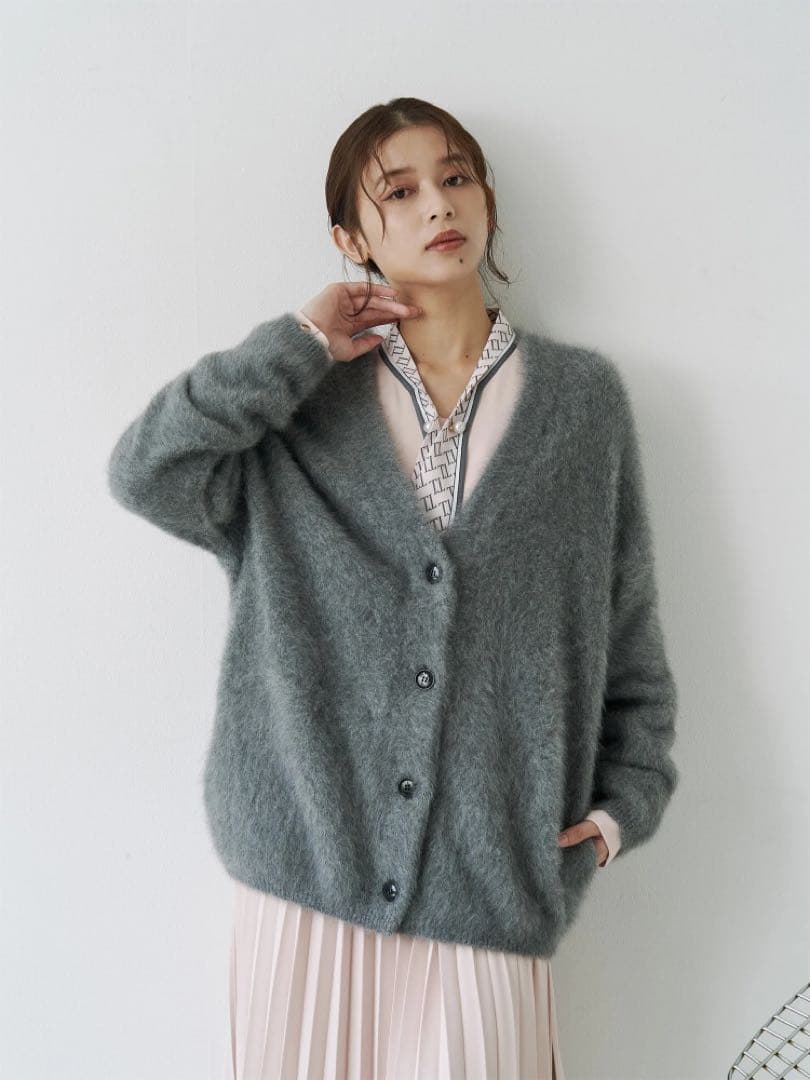 新品未使用TONAL FOX×CASHMERE Vネックカーデグレー TONAL（トーナル） カーディガン PREMIUM FOX×CASHMERE Vネック