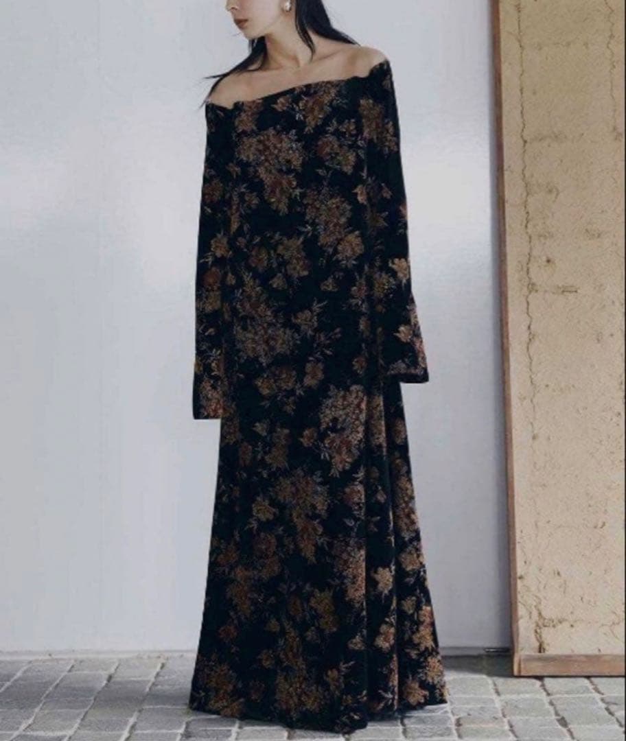ワンピース Ameri FLOWER PRINT VELOUR DRESS FLOWER PRINT VELOUR DRESS（ドレス）｜Ameri（アメリ）のファッション