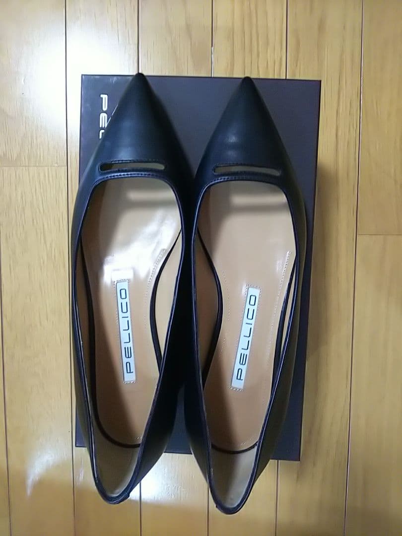 PELLICO ブラック ポインテッドトゥパンプス 37