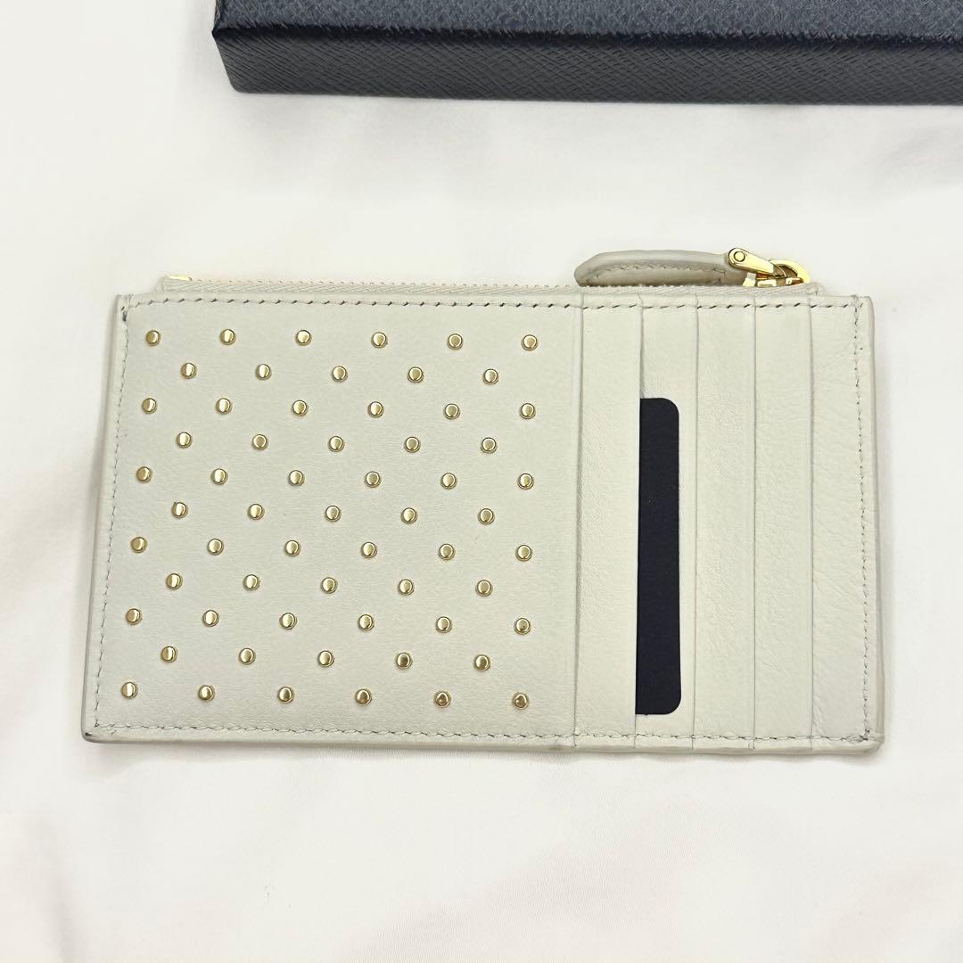 新品】 PRADA プラダ スタッズドレザー フラグメントケース 白 - メルカリ
