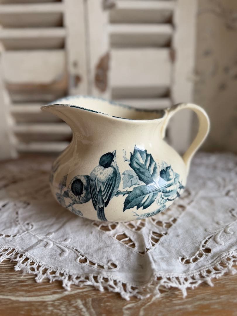 クレイユモントローマルセイユ青い小鳥と草花ベリー柄の陶器ピシェ