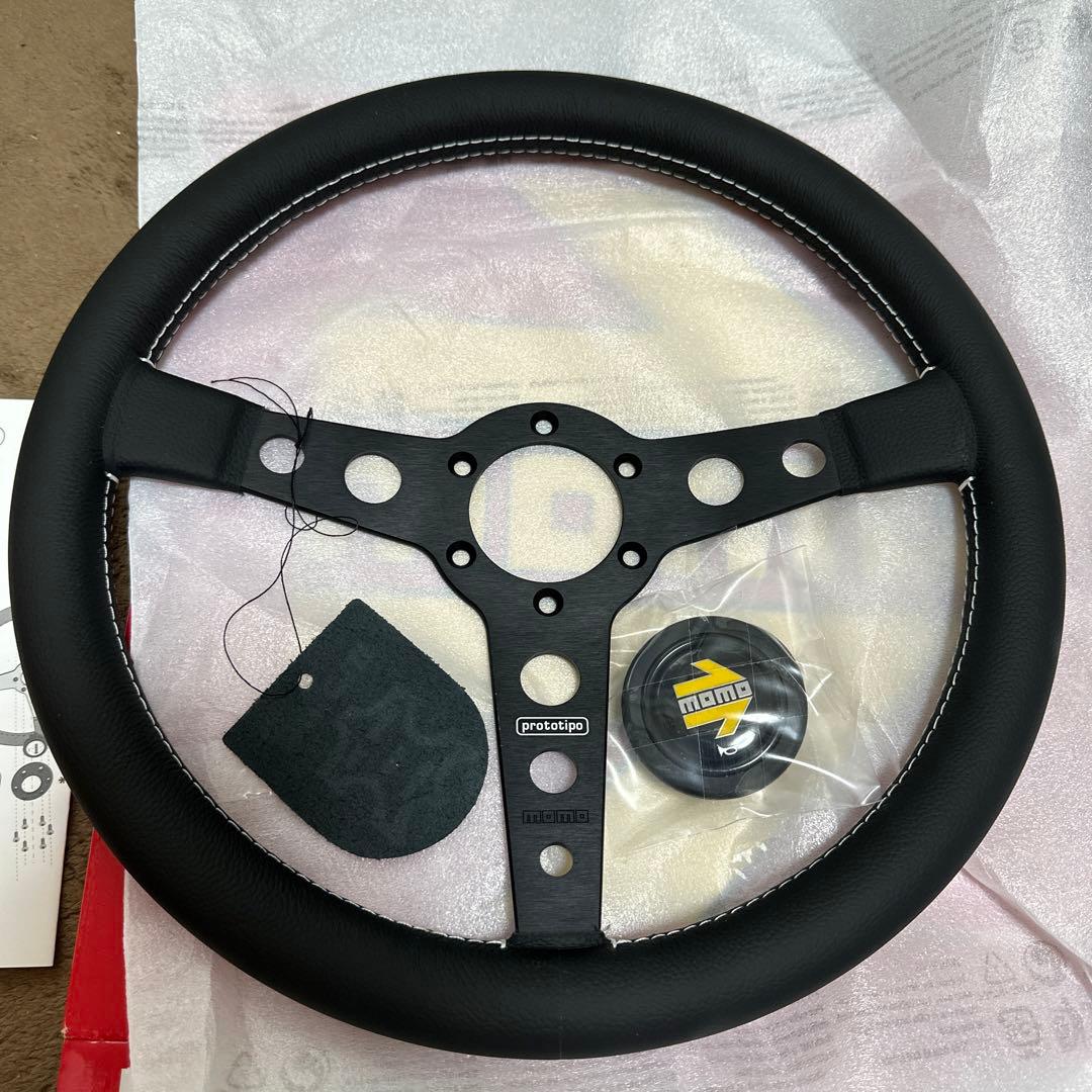正規輸入品　MOMOプロトタイプ ステアリングBK/BK350mm新品未使用 MOMO（モモ） ステアリング PROTO-TIPO Black spokes 350mm 〔P-1