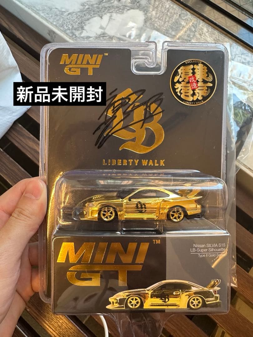 加藤会長サイン入り MINI GT リバティウォーク ゴールドミニカー