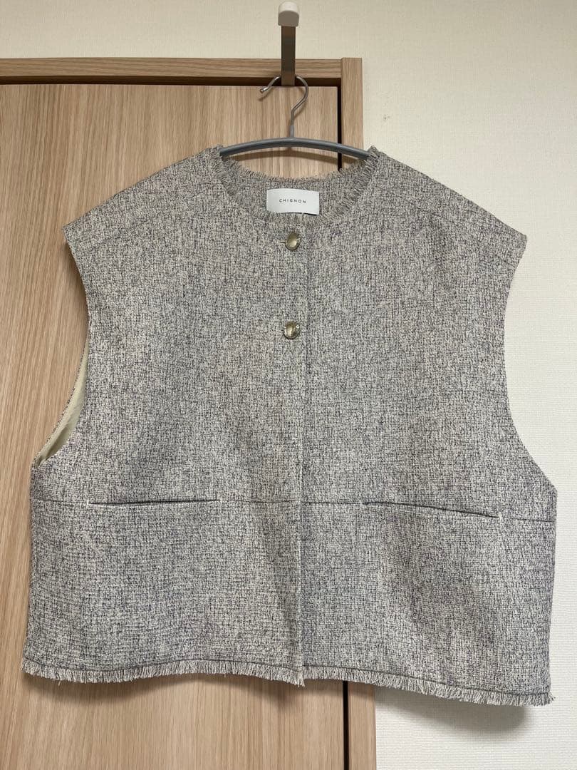 CHIGNON ツィードショートベスト CHIGNON（シニヨン） 別注 ツイード ショートベスト / レディース 前