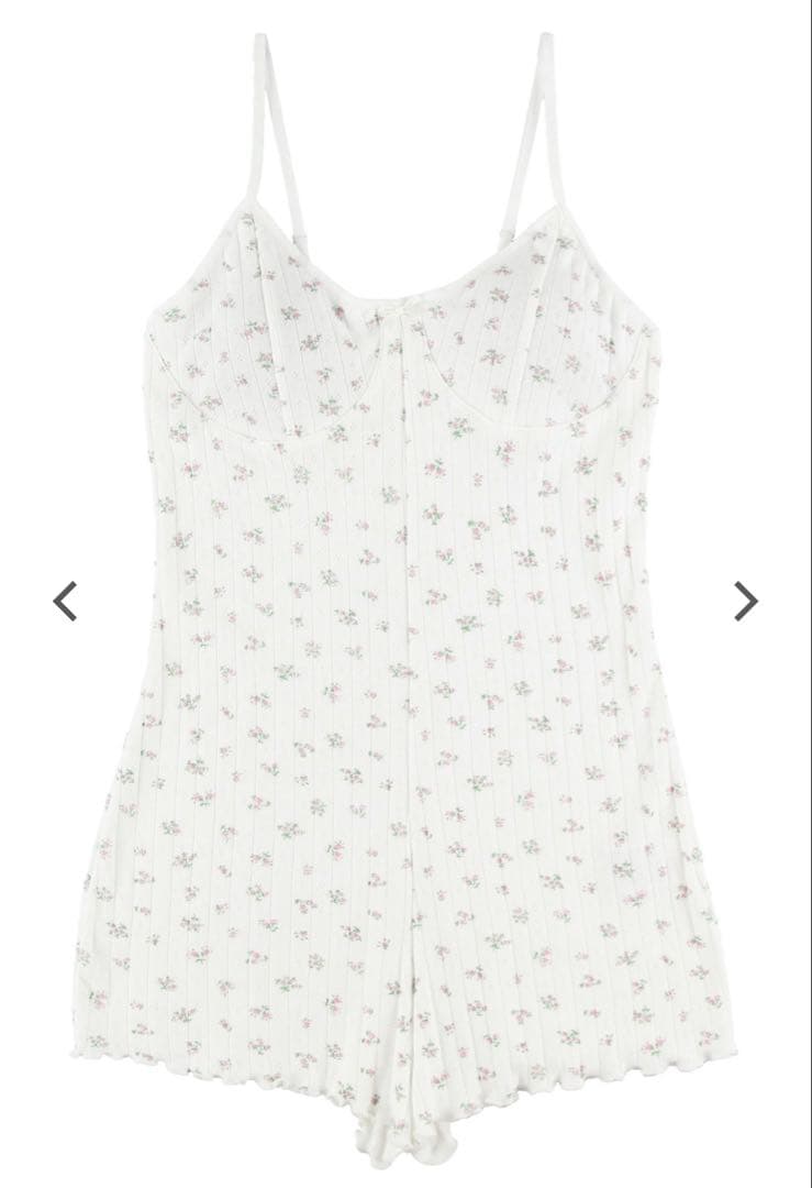 新品未使用 タグ付き】ALEXIASTAM 花柄ロンパース 即完売品‼️レア