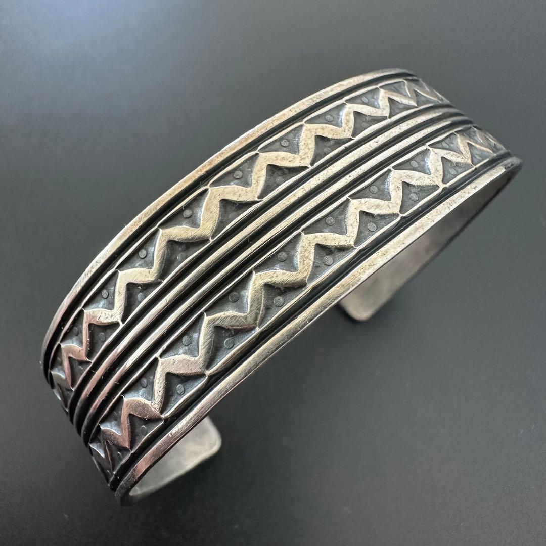 Navajo Bo Reevesスタンプワーク バングル 17mm幅 - メルカリ