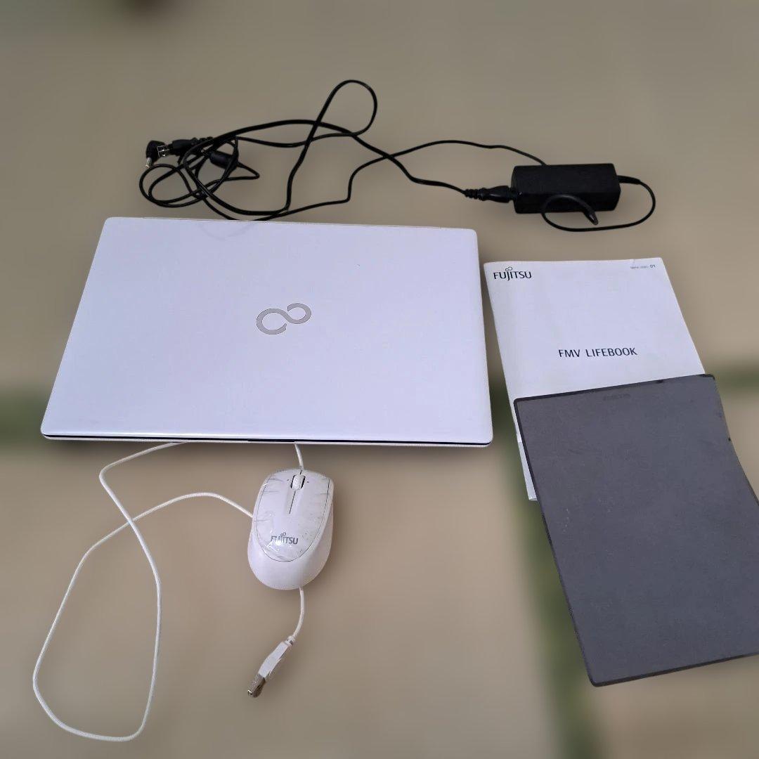 FUJITSUノートパソコンホワイト 富士通FMVパソコン | LIFEBOOK WU2/F3 シルバーホワイト