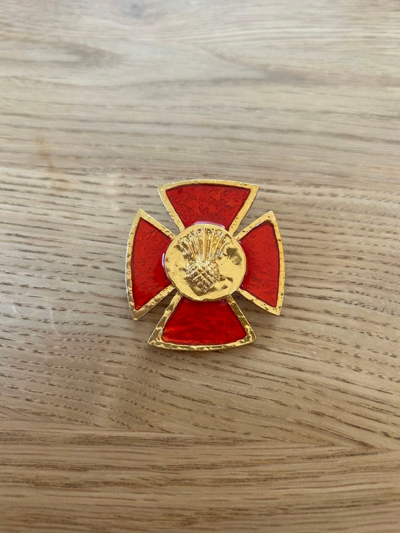 イヴサンローラン　赤と金のクロスデザインブローチ Yves Saint-Laurent（イヴ・サンローラン）ブローチ／ヴィンテージ