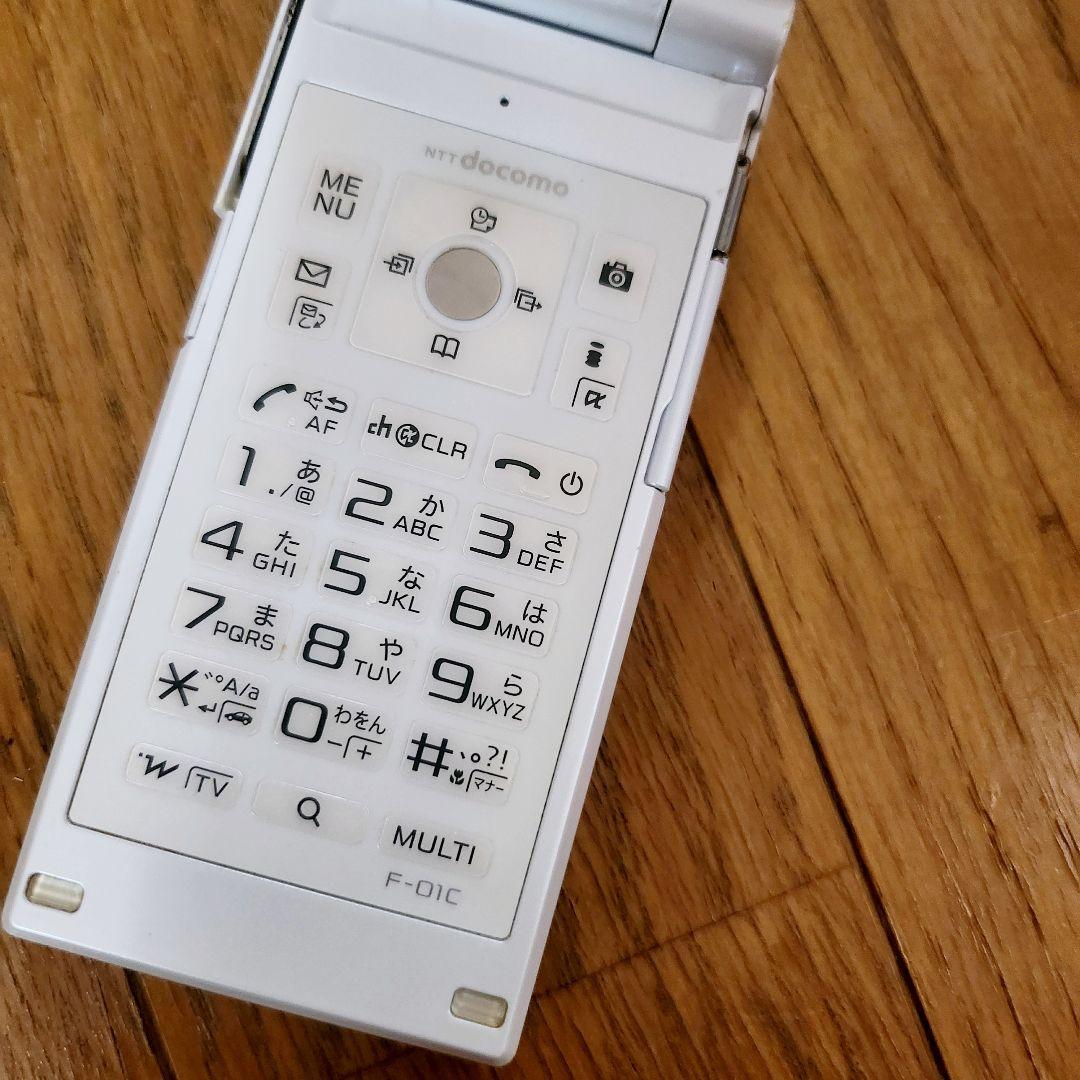 docomo PRIME series F-01C ホワイト - メルカリ