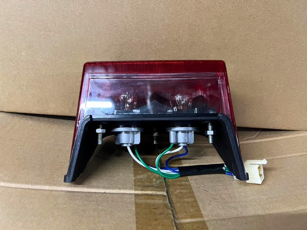 XJ400 テールランプ 赤 - メルカリ